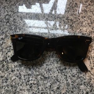 Ray-Ban classic tortoise shell wayfarer sunglasses